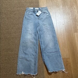 Brand NWT Women's Wide Leg Frayed Light Blue Mom Jeans